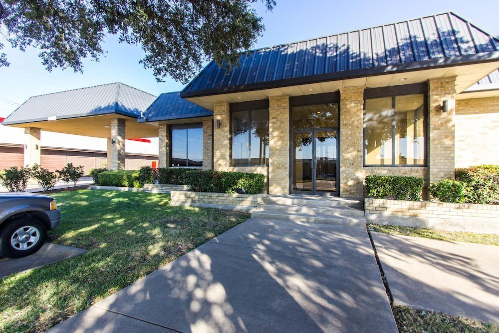 Red Roof Inn & Conference Center Mckinney Exterior photo