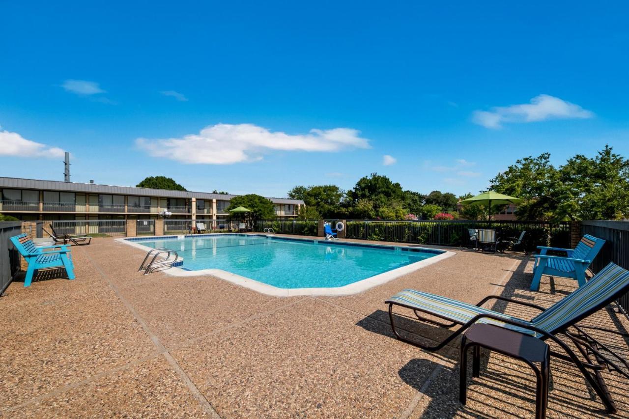 Red Roof Inn & Conference Center Mckinney Exterior photo