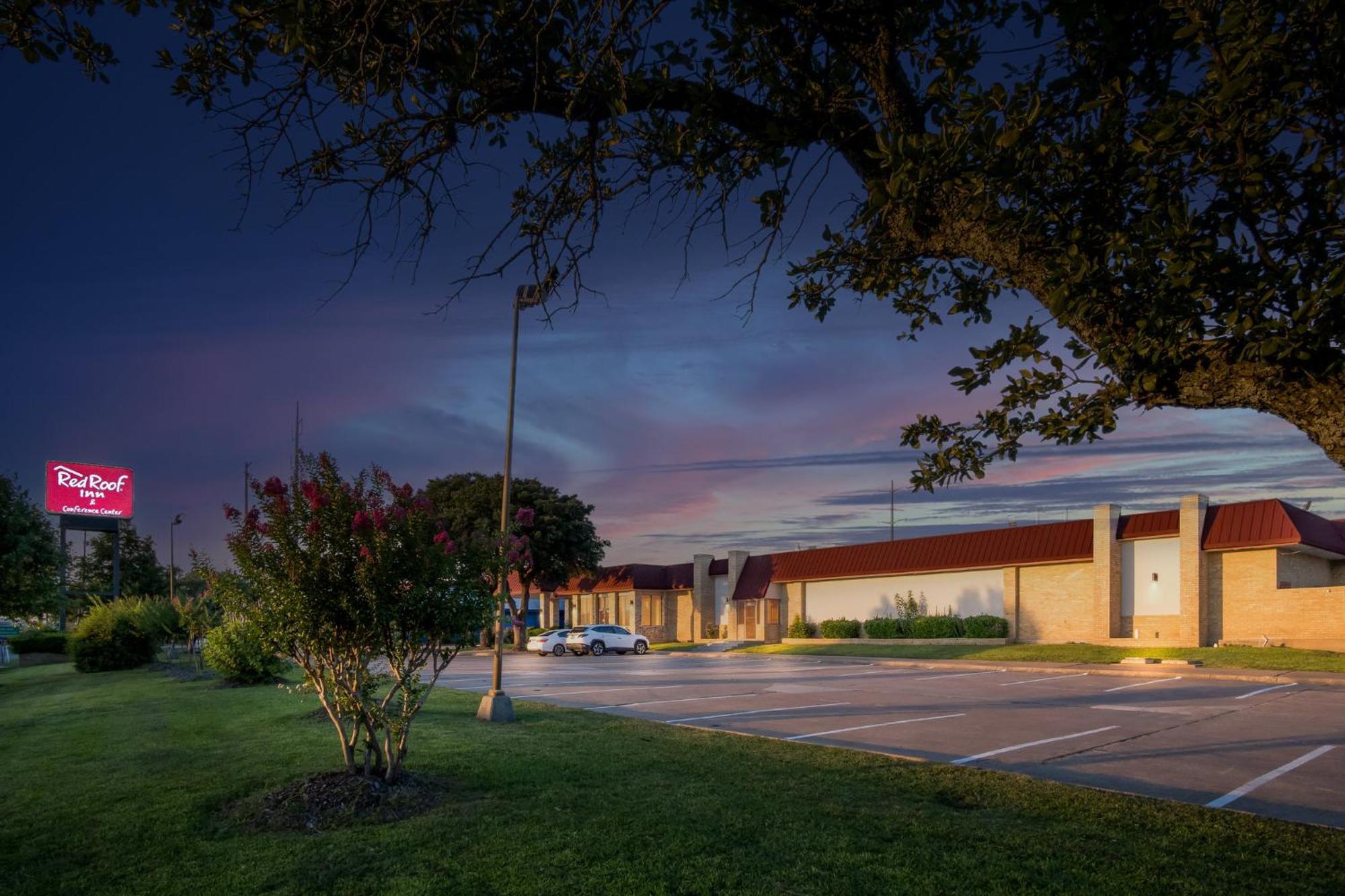 Red Roof Inn & Conference Center Mckinney Exterior photo