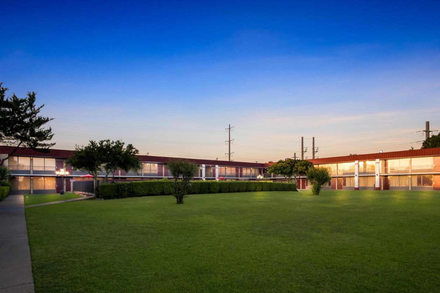 Red Roof Inn & Conference Center Mckinney Exterior photo